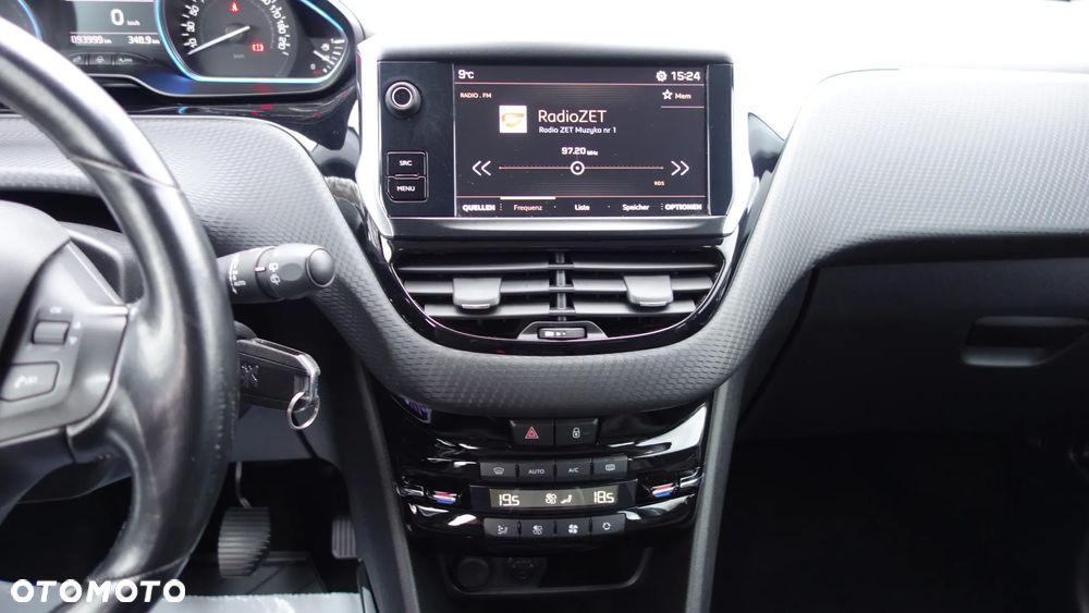 Peugeot 2008 1.2 Pure Tech Allure S&S - 23