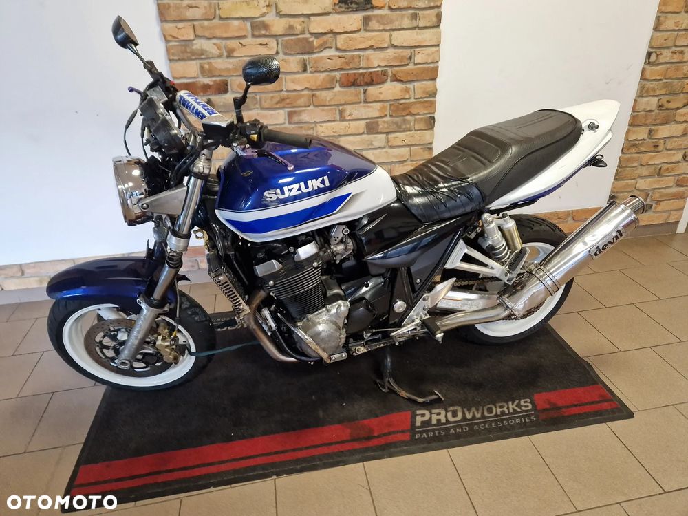 Suzuki GSX - 22