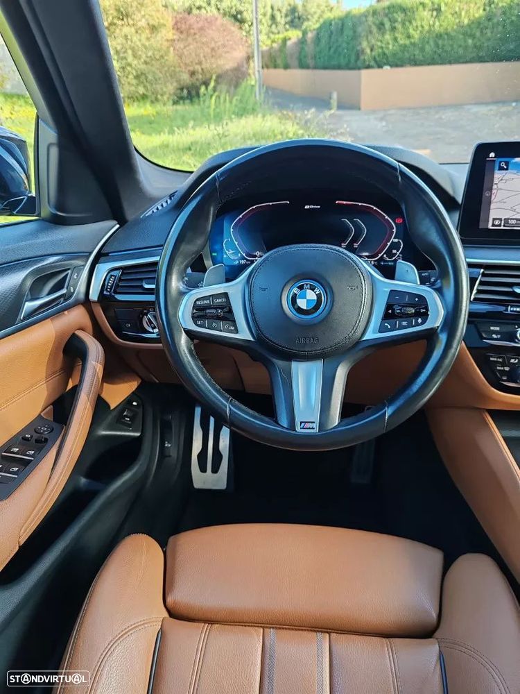 BMW 530 e Pack Desportivo M - 16