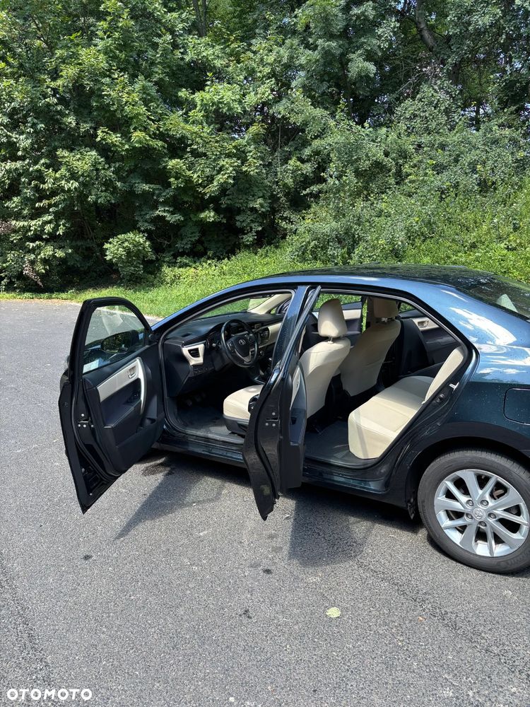 Toyota Corolla 1.6 Premium + - 12