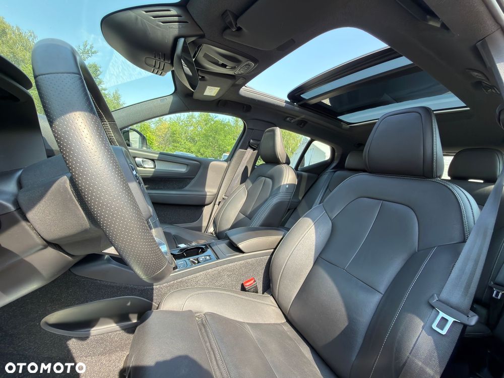 Volvo XC 40 D4 AWD Geartronic R-Design - 28