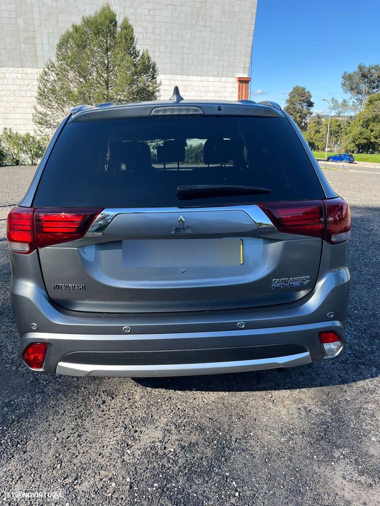 Mitsubishi Outlander - 4