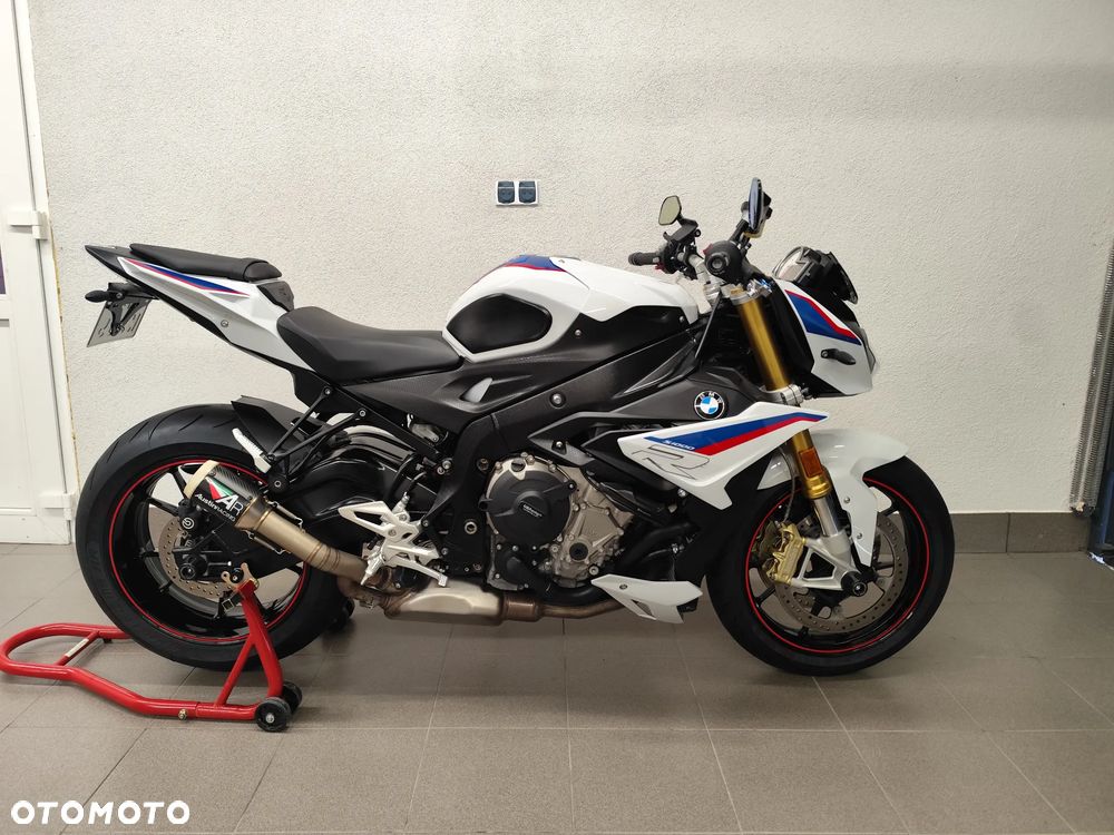 BMW S - 1