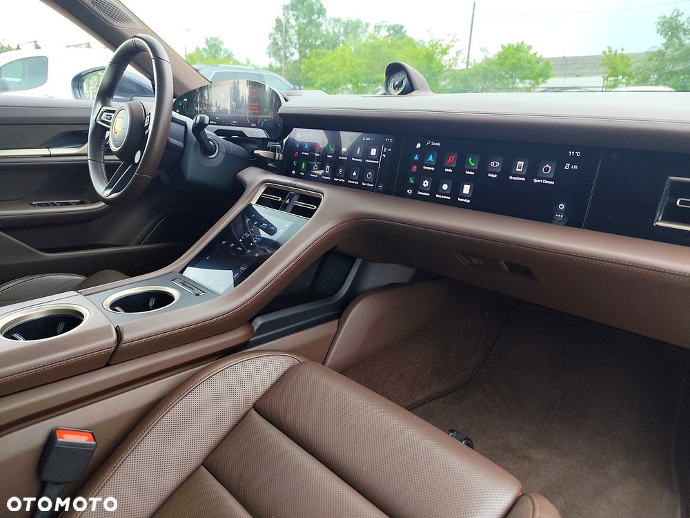 Porsche Taycan Turbo - 14