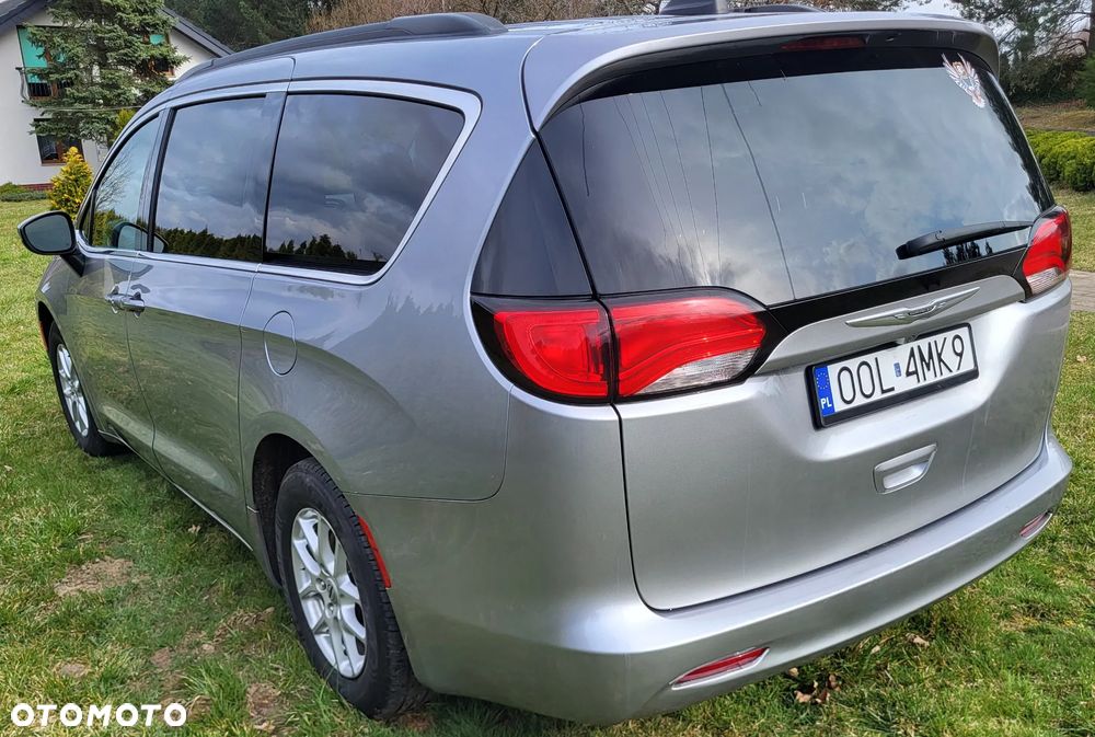 Chrysler Pacifica - 4