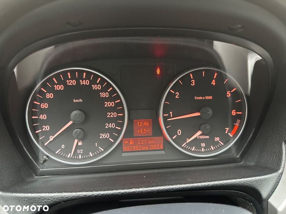 BMW Seria 3 320i - 28