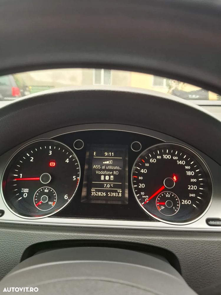 Volkswagen Passat 2.0 TDI 4Motion BlueMotion Technology Exclusive - 12