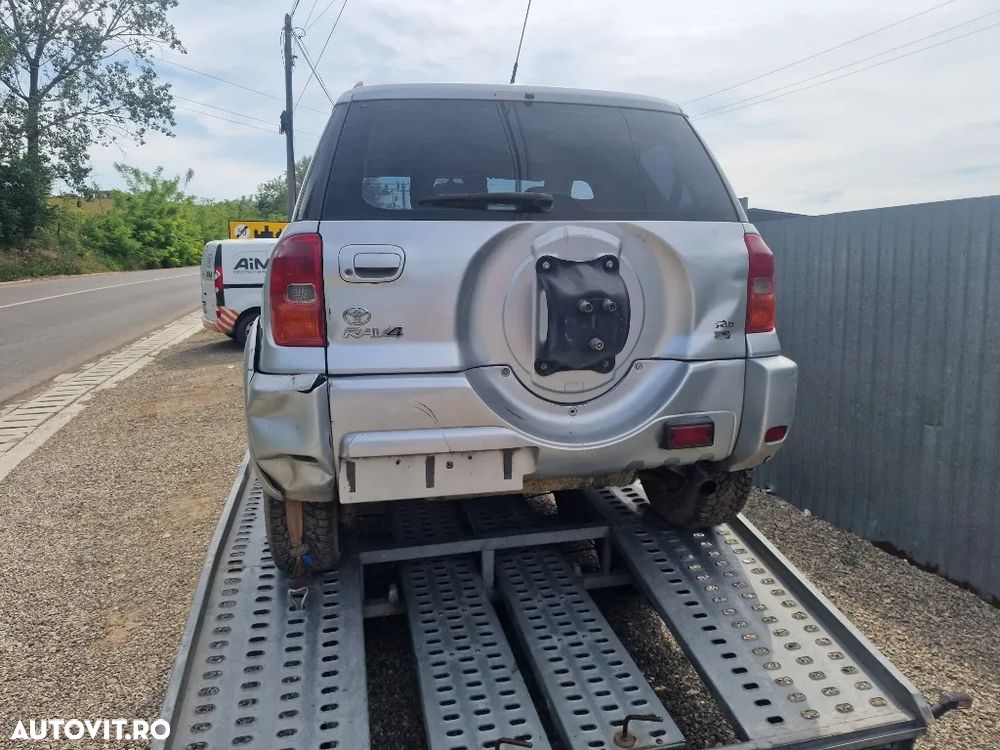 Dezmembrez Toyota Rav 4 2.0 diesel an 2004 2 uși - 3