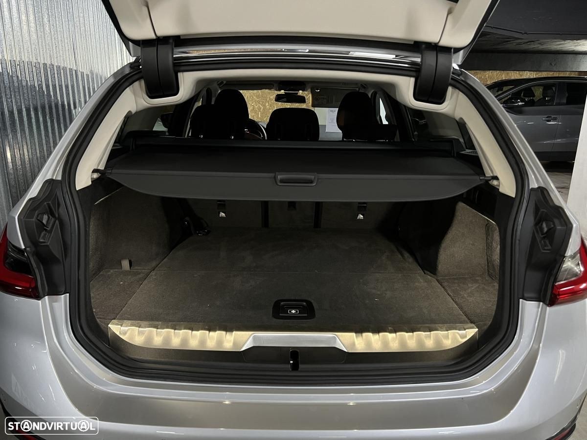 BMW 330 e Touring Corporate Edition Auto - 44