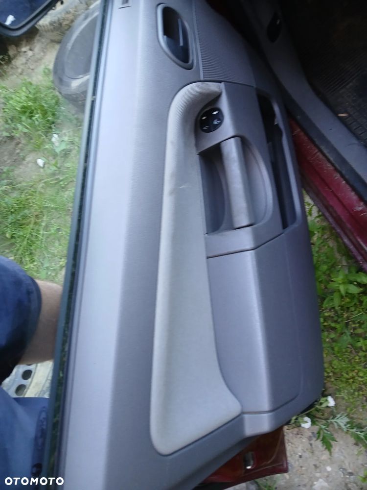 Ford fiesta mk6 1.3l P8 maska pokrywa silnika klapa bagażnika zderzak lampa reflektor pas przedni stop lampy halogeny przeciwmgłowe odblaski grill atrapa znaczek błotnik błotniki drzwi zbiornik wlew paliwa szyba lusterko - 5