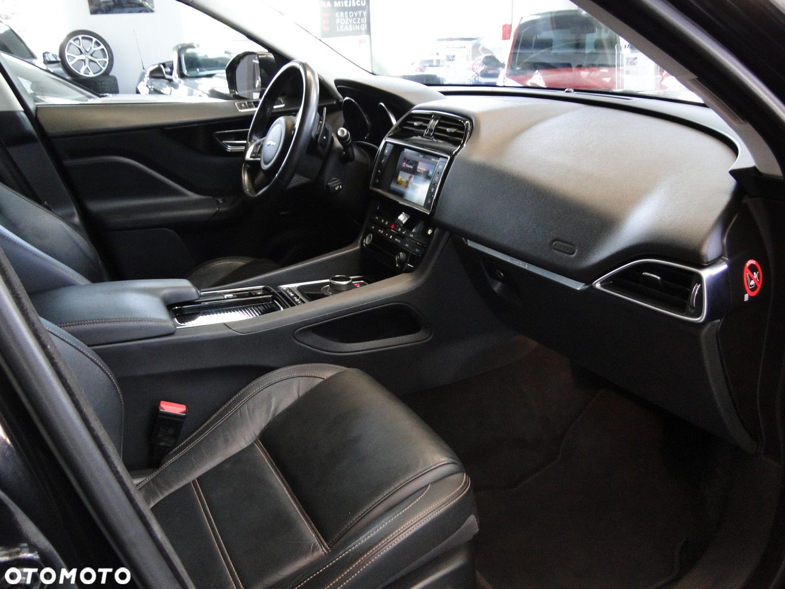 Jaguar F-Pace - 15