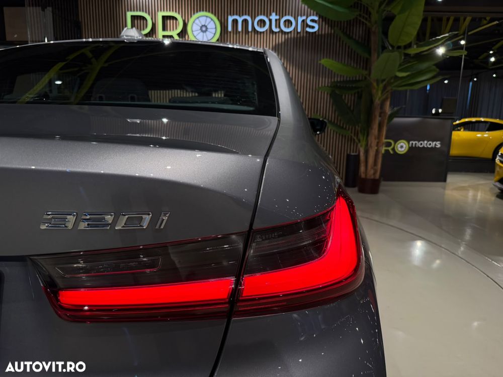 BMW Seria 3 320i xDrive AT - 13
