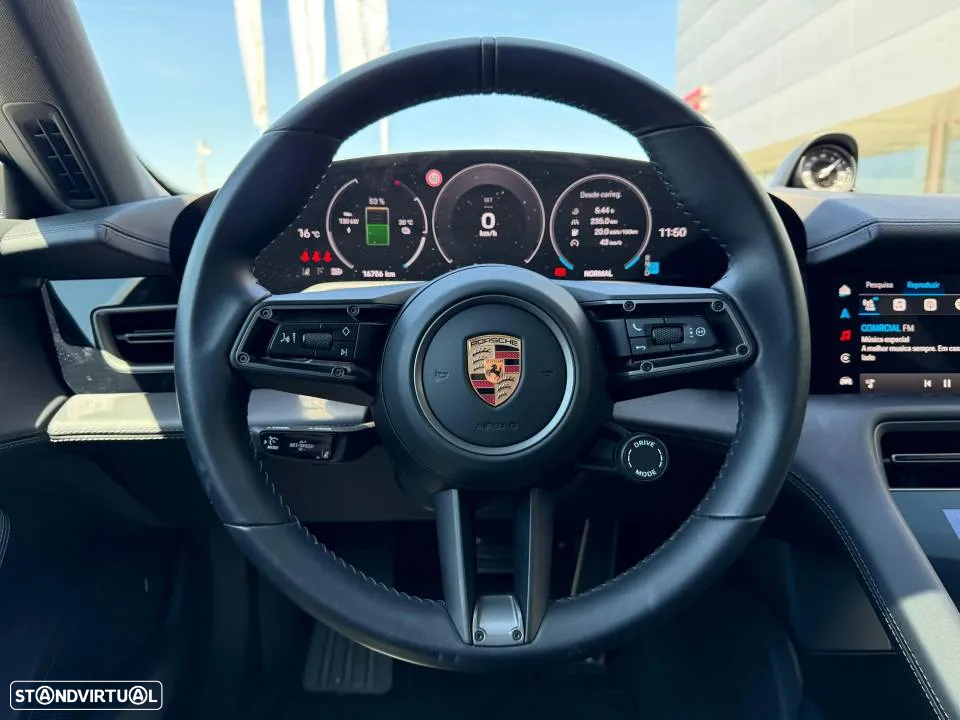 Porsche Taycan 4 - 16