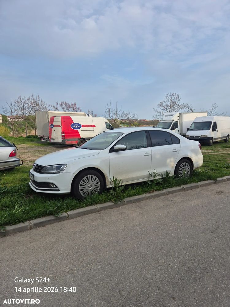 Volkswagen Jetta 2.0 TDI Comfortline - 4