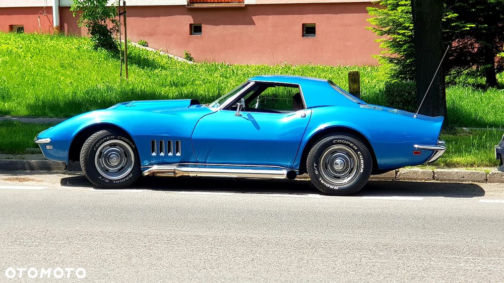 Chevrolet Corvette - 10