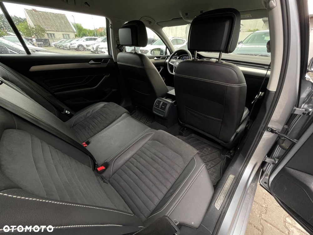 Volkswagen Passat Variant 2.0 TDI EVO Elegance DSG - 17