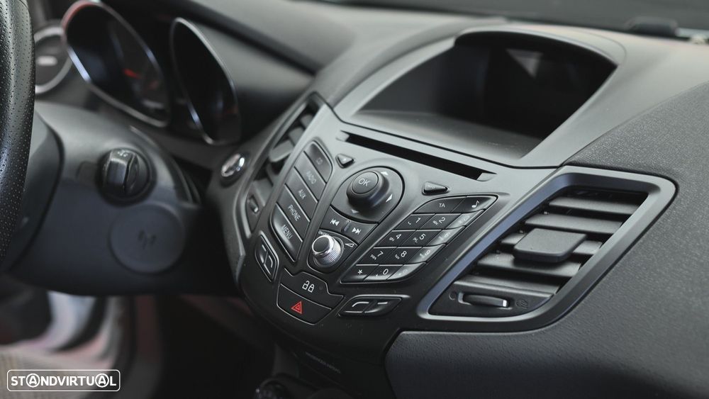 Ford Fiesta 1.6 EcoBoost ST - 36
