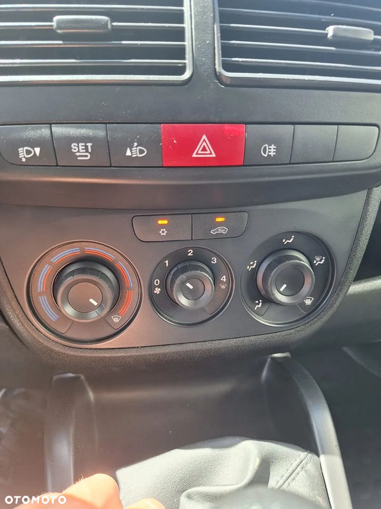 Opel COMBO - 14
