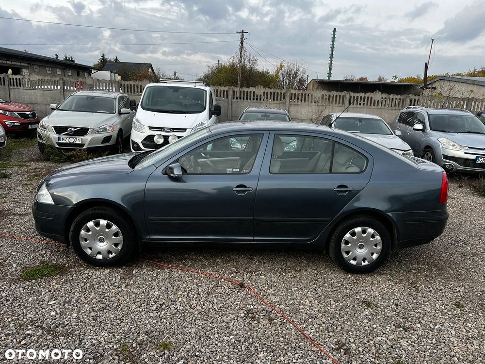 Skoda Octavia 1.6 Ambiente - 12