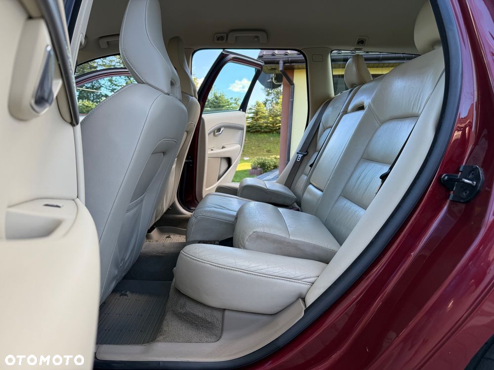 Volvo V70 2.0 Momentum - 24