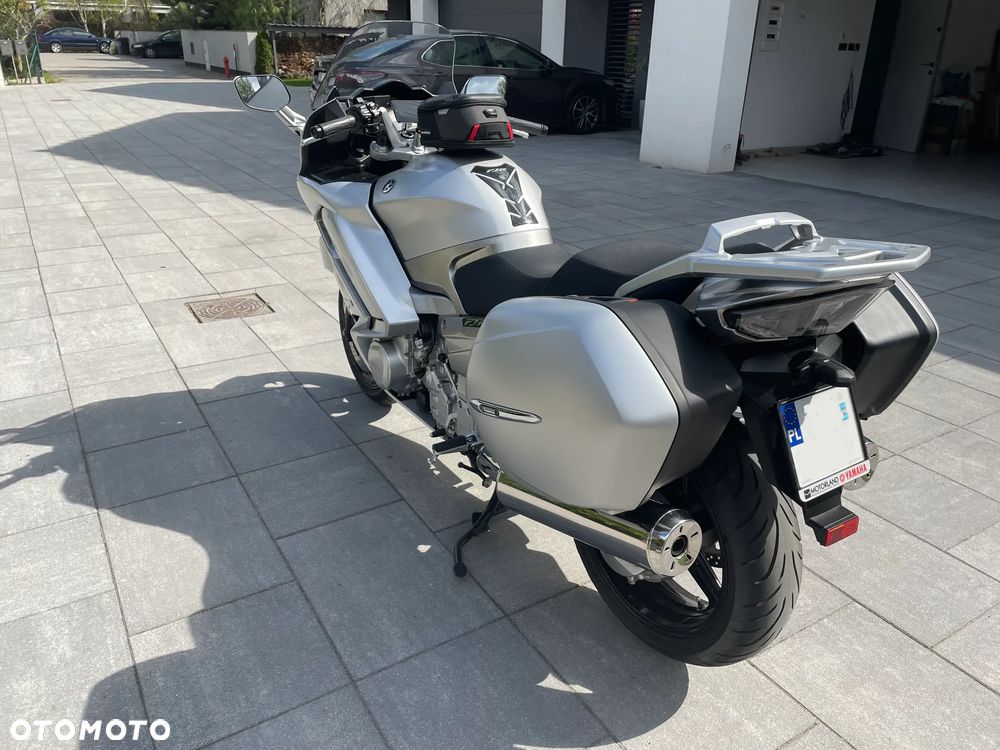 Yamaha FJR - 8
