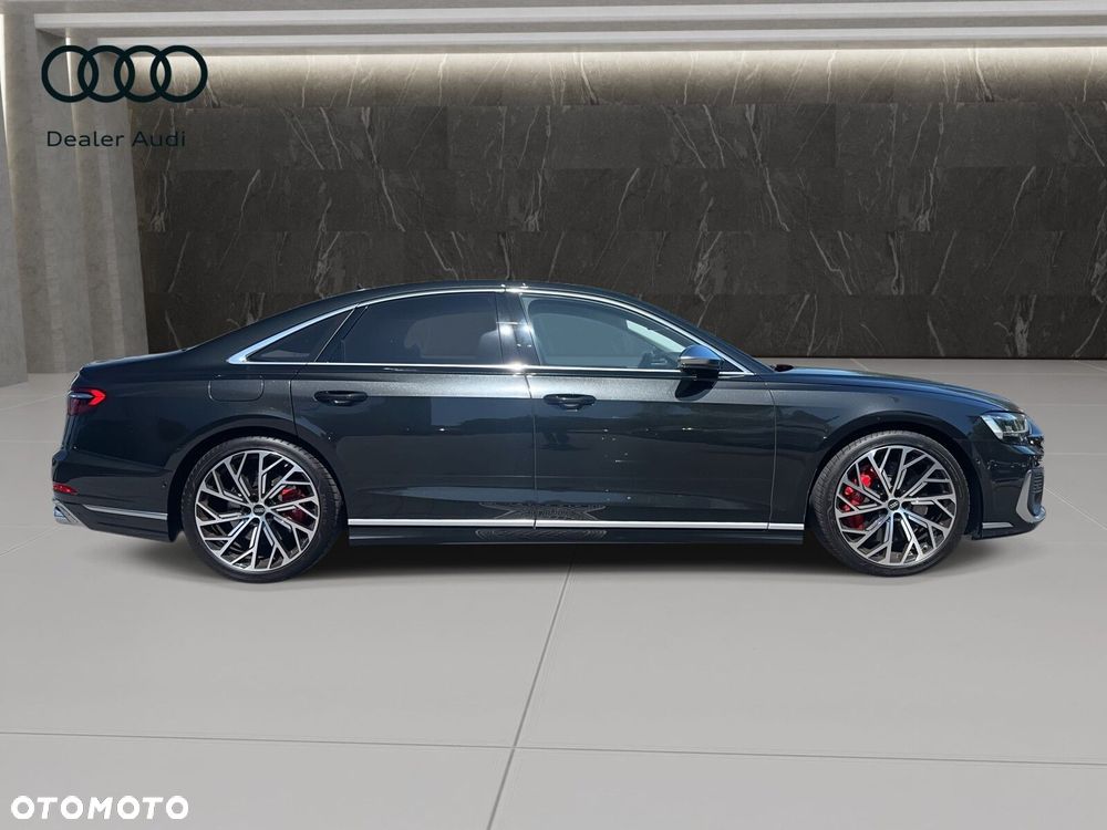 Audi S8 - 8