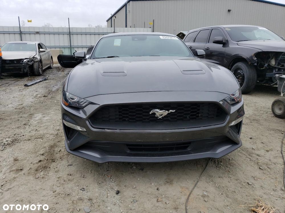 Ford Mustang - 5
