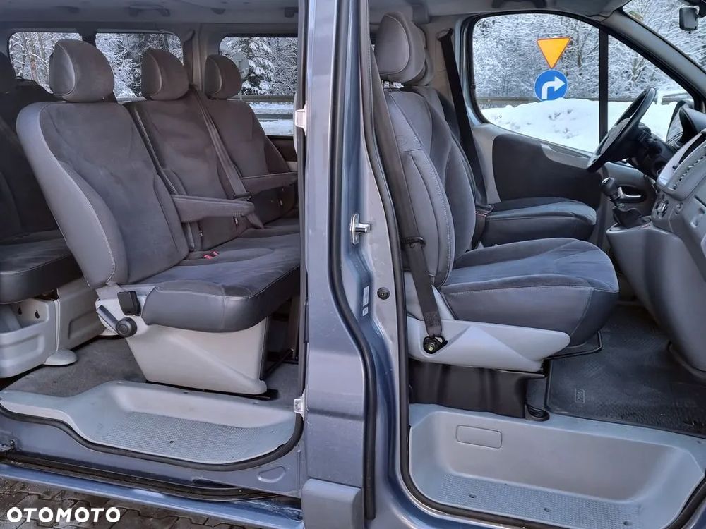Renault Trafic Grand Passenger Black Edition - 6