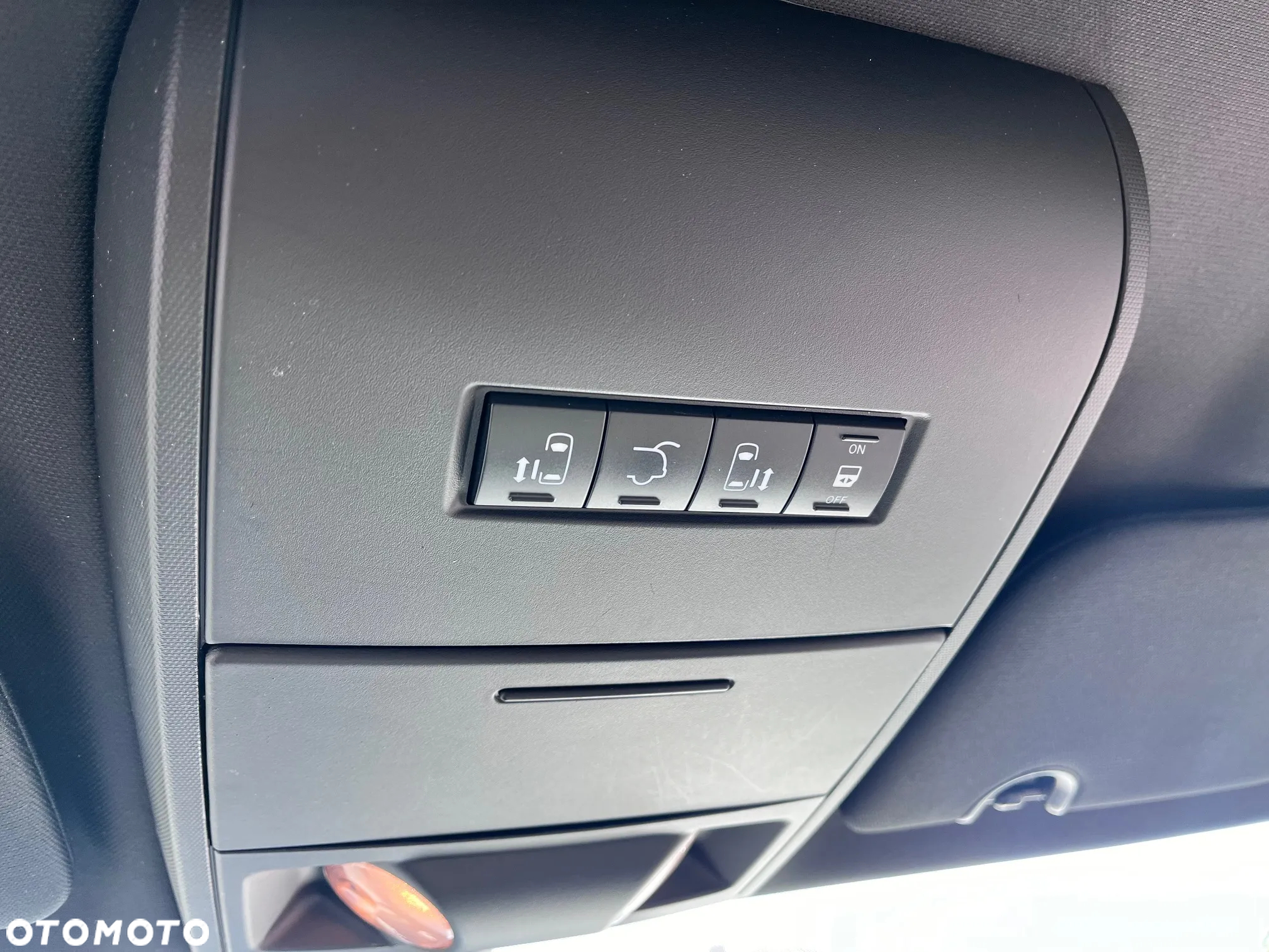 Dodge Grand Caravan - 12