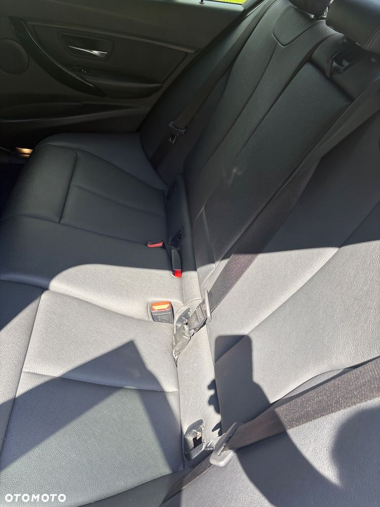 BMW Seria 3 320i xDrive Luxury Line - 16