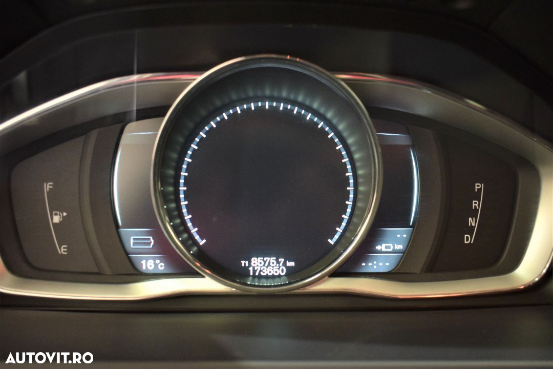 Volvo V60 D6 Plug-In-Hybrid AWD Geartronic Summum - 13