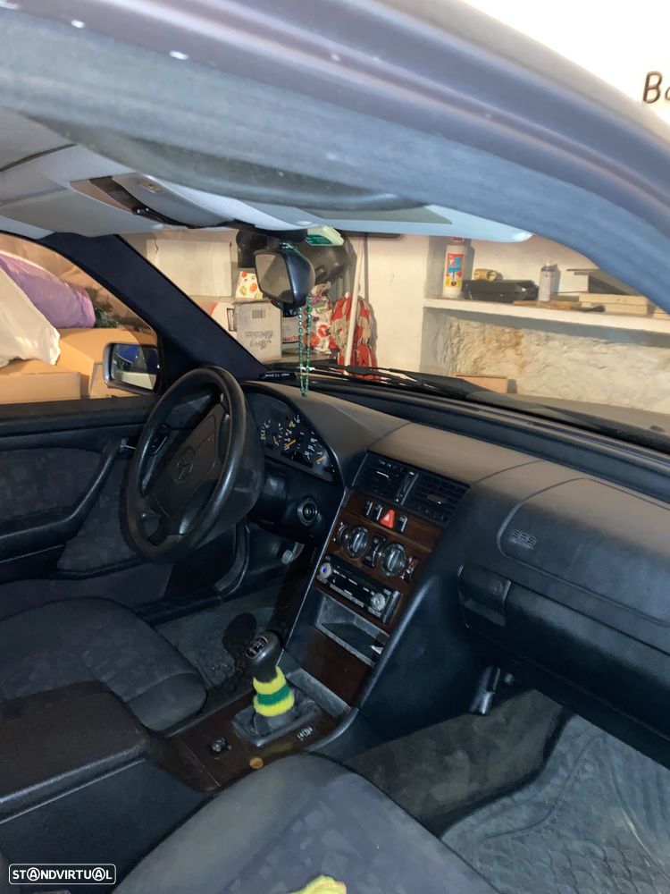 Mercedes-Benz C 220 D - 12