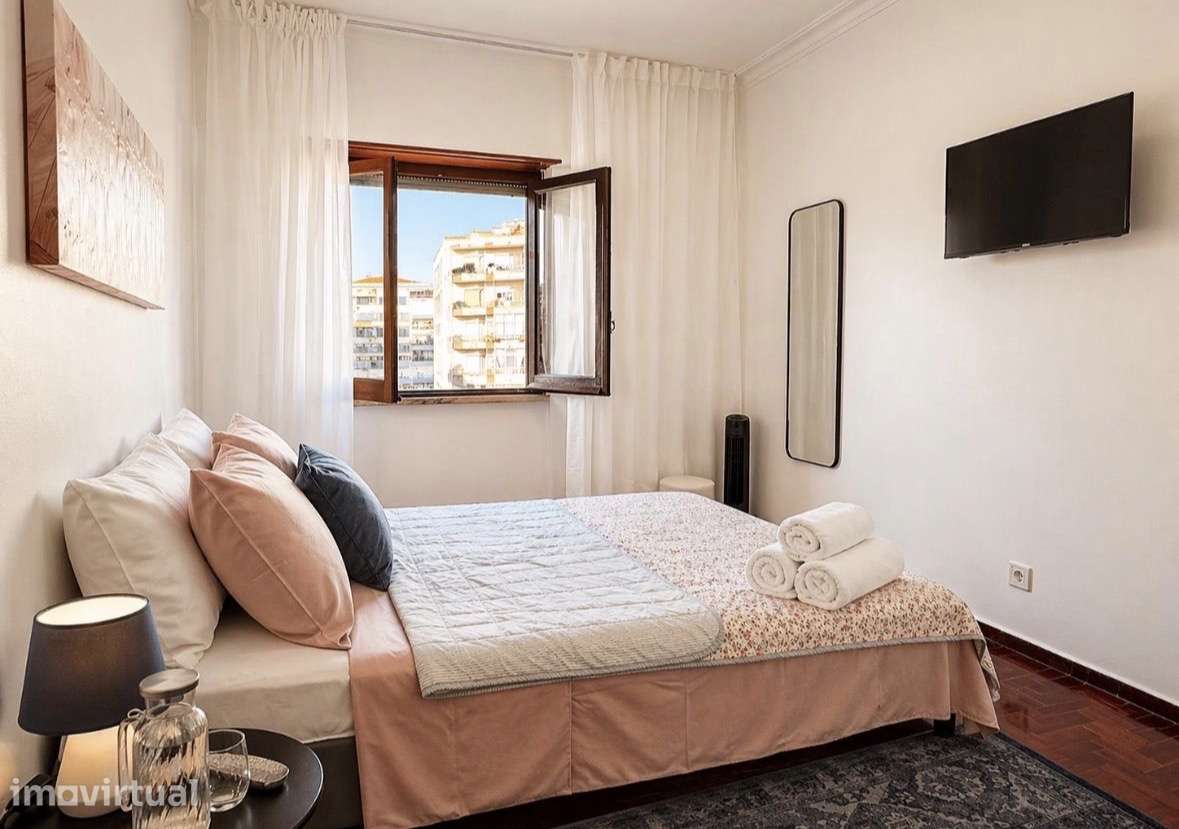 Quarto individual em edifício com mobília e utilidades - Grande imagem: 4/8
