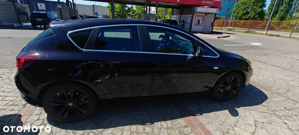 Opel Astra 1.7 CDTI DPF Cosmo - 11