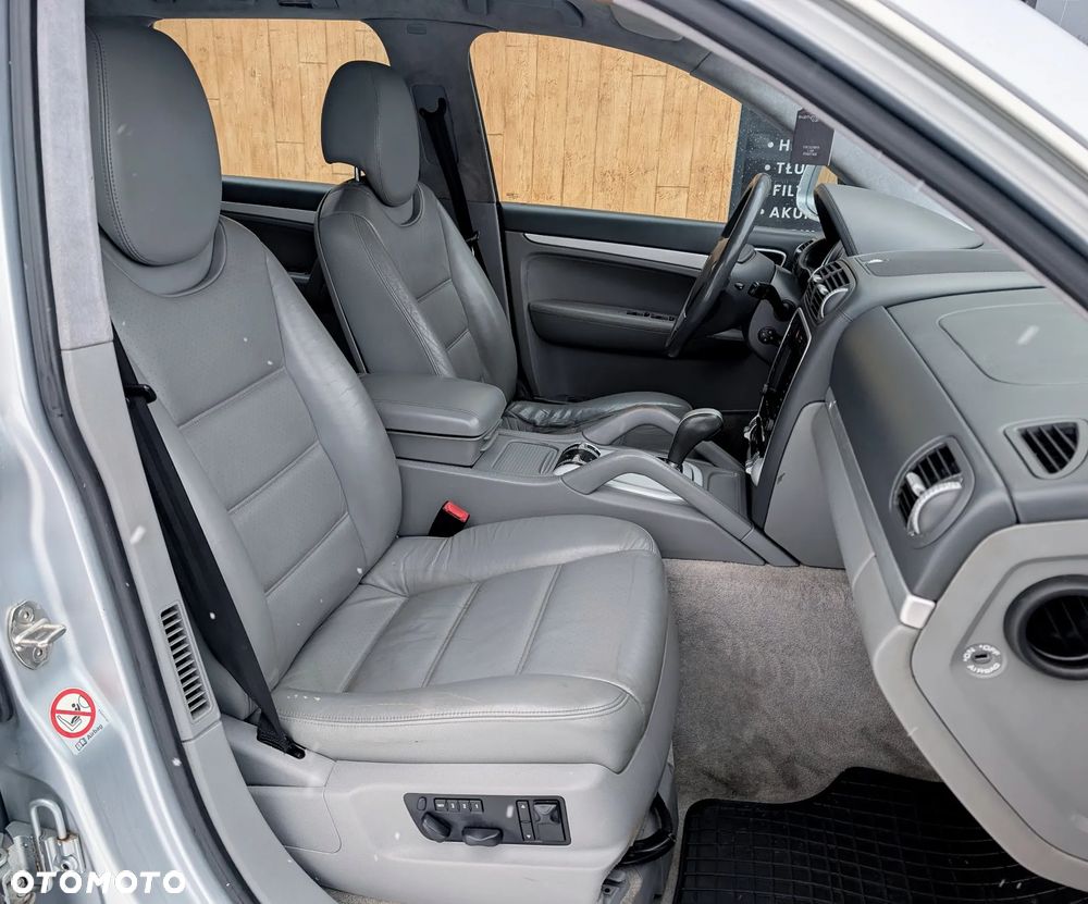 Porsche Cayenne - 14