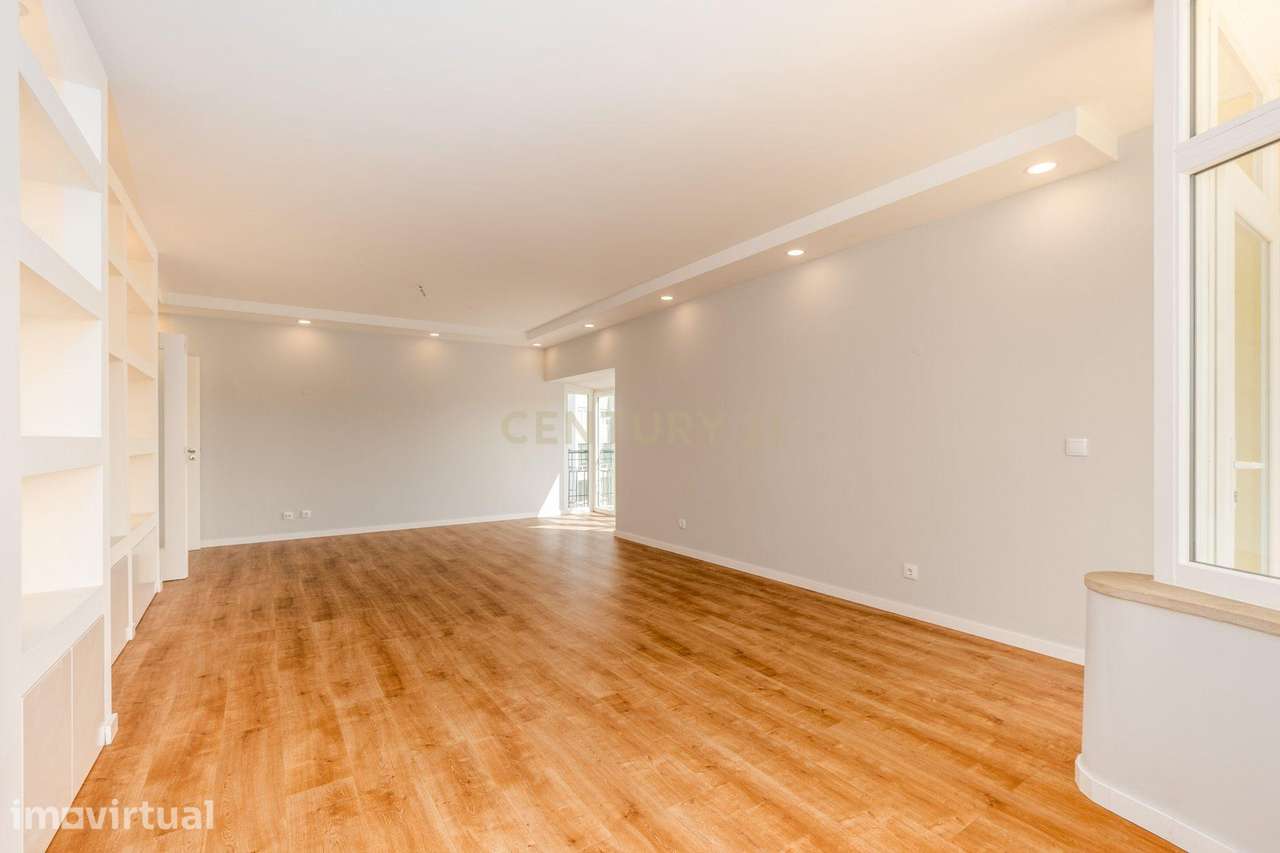 T3 de Luxo com Vista Mar, Varanda, Garagem e Arrecadação - Grande imagem: 5/31