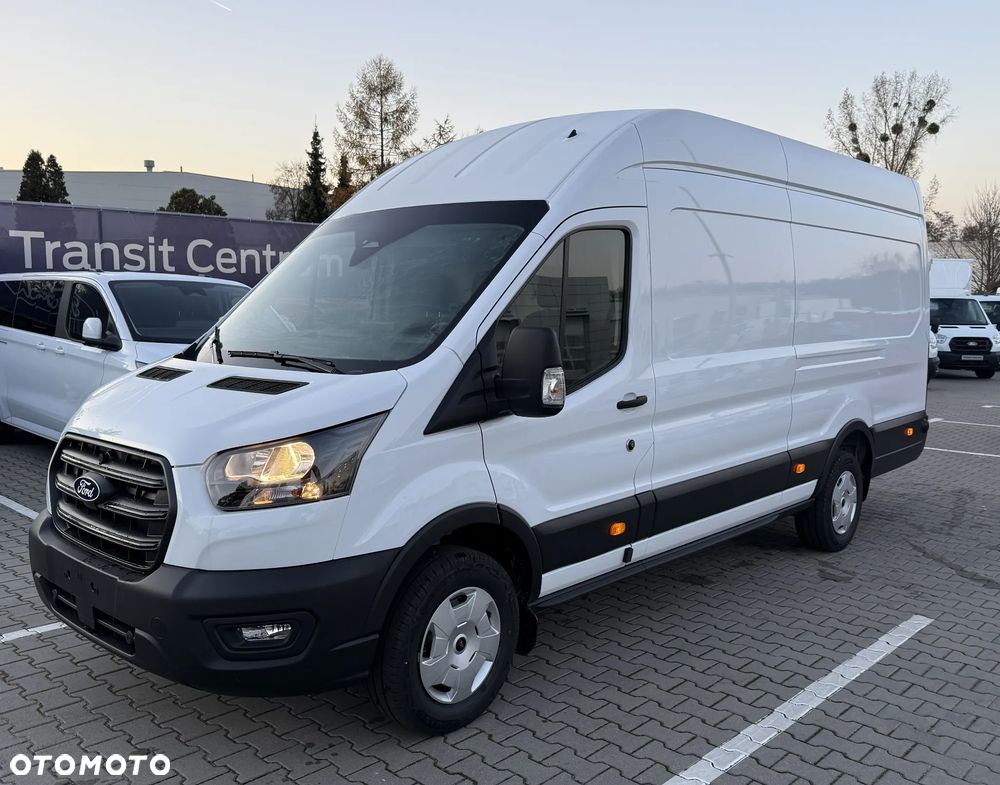 Ford Transit L4 Van - 11