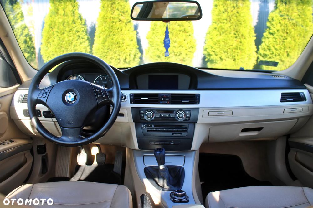 BMW Seria 3 318i - 21