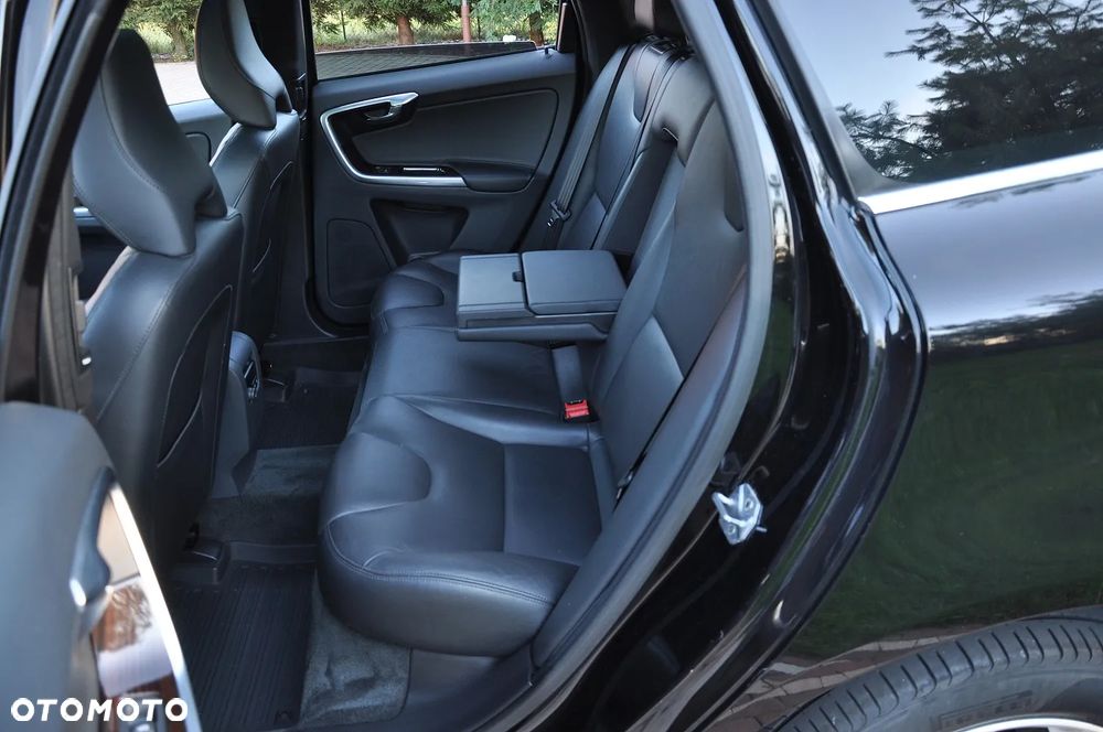 Volvo XC 60 D5 AWD Geartronic Summum - 25