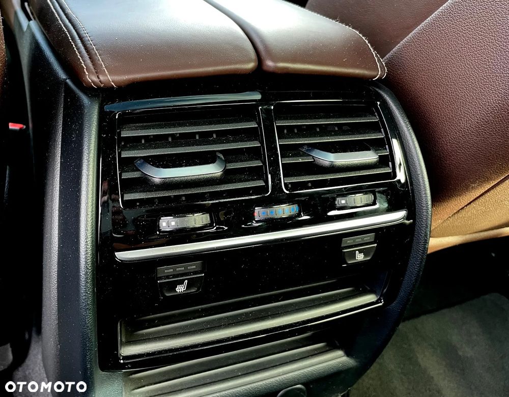 BMW Seria 5 M550i xDrive - 17
