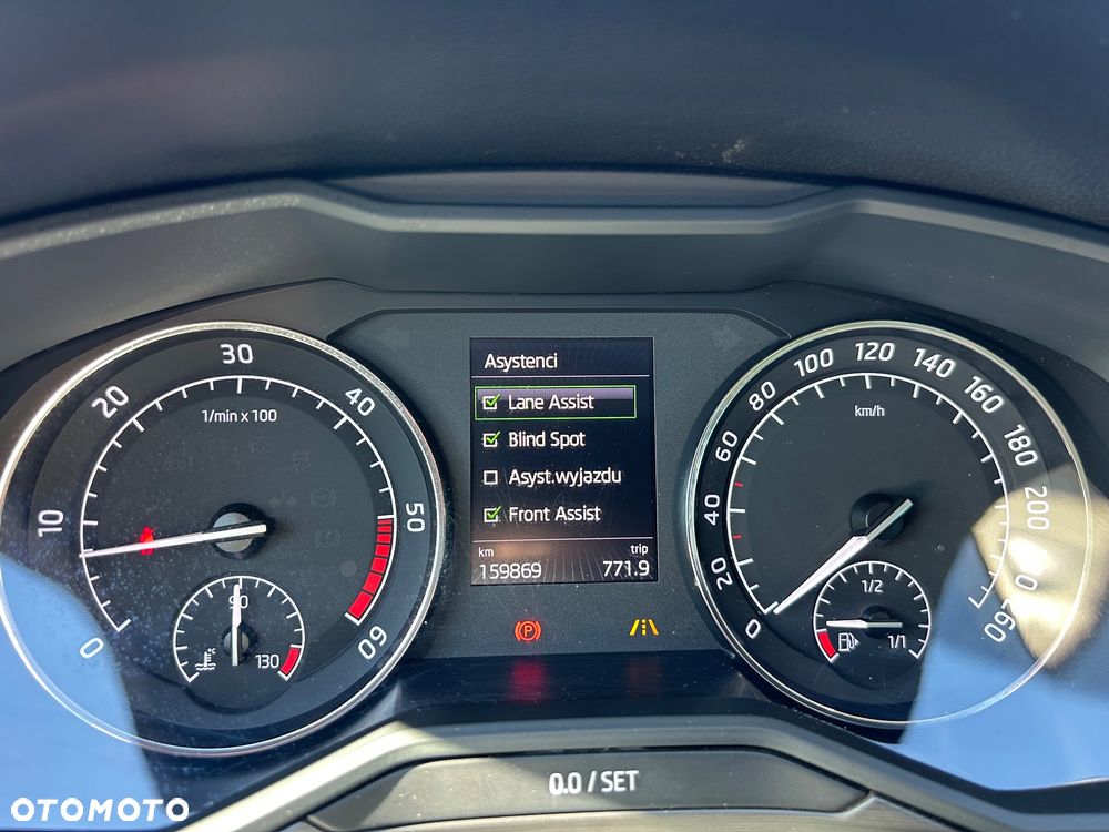 Skoda Superb 2.0 TDI DSG Premium Edition - 25