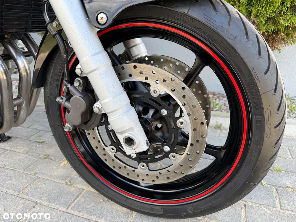 Yamaha FZ - 16