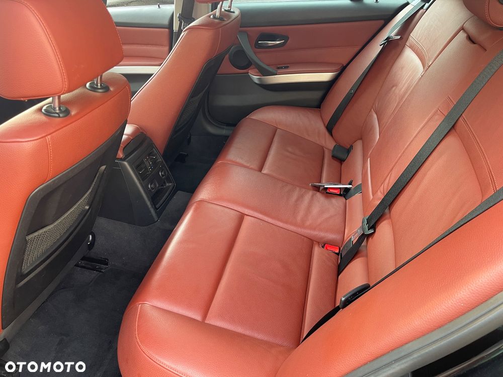 BMW Seria 3 318d - 16