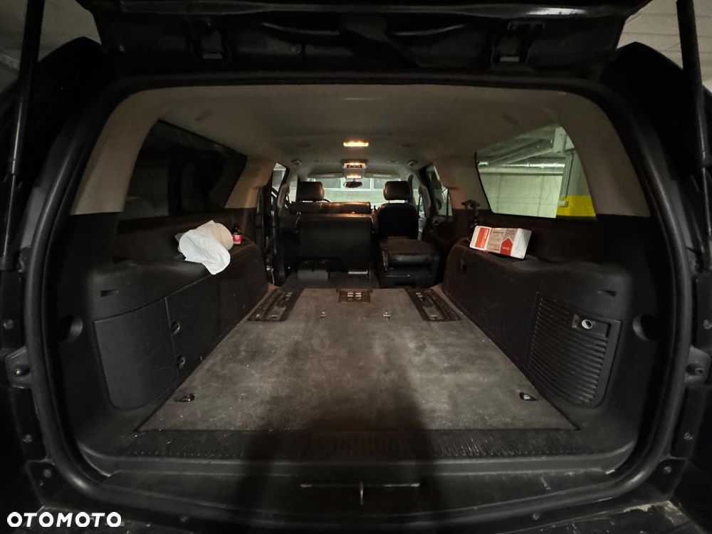 Chevrolet Suburban - 21