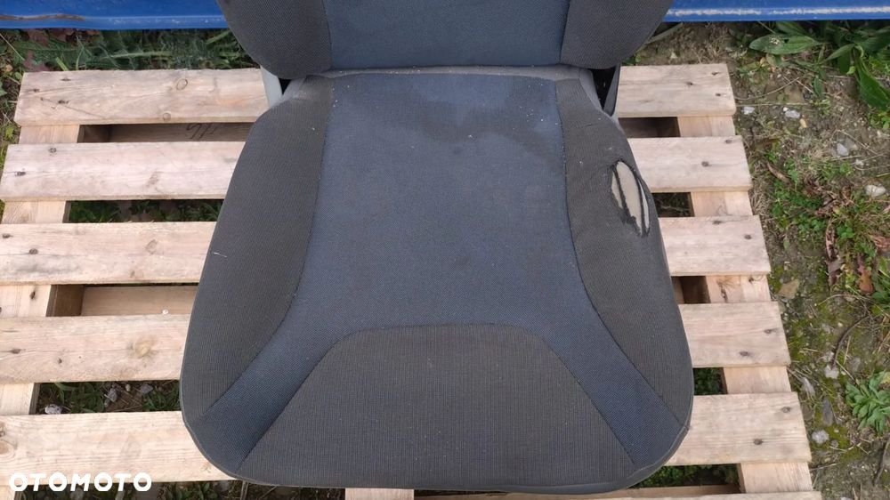 FOTEL KIEROWCY TRAFIC VIVARO PRIMASTAR 01- NO 925/146 - 4