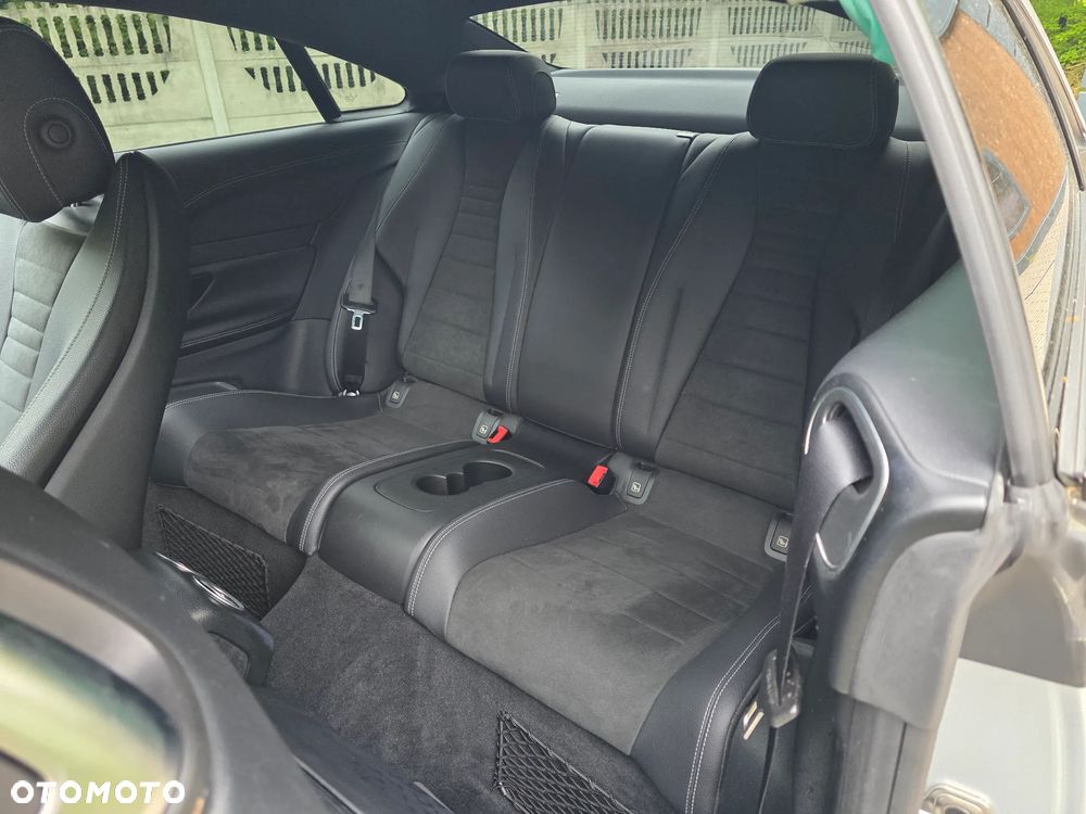 Mercedes-Benz Klasa E 200 4-Matic 9G-TRONIC - 12