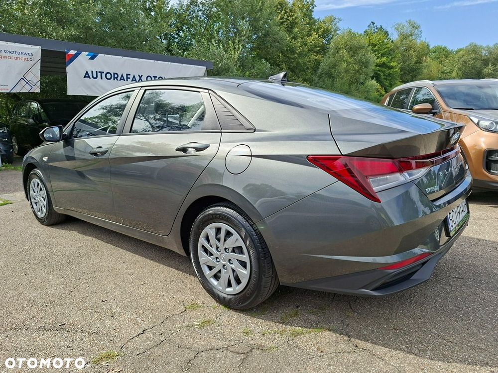 Hyundai Elantra - 8