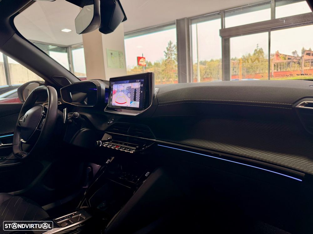 Peugeot 2008 PureTech 130 EAT8 GT - 31