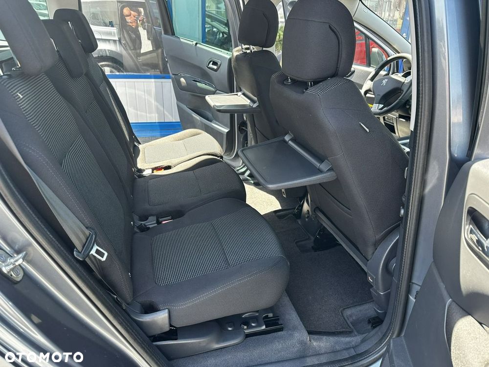 Peugeot 5008 - 8