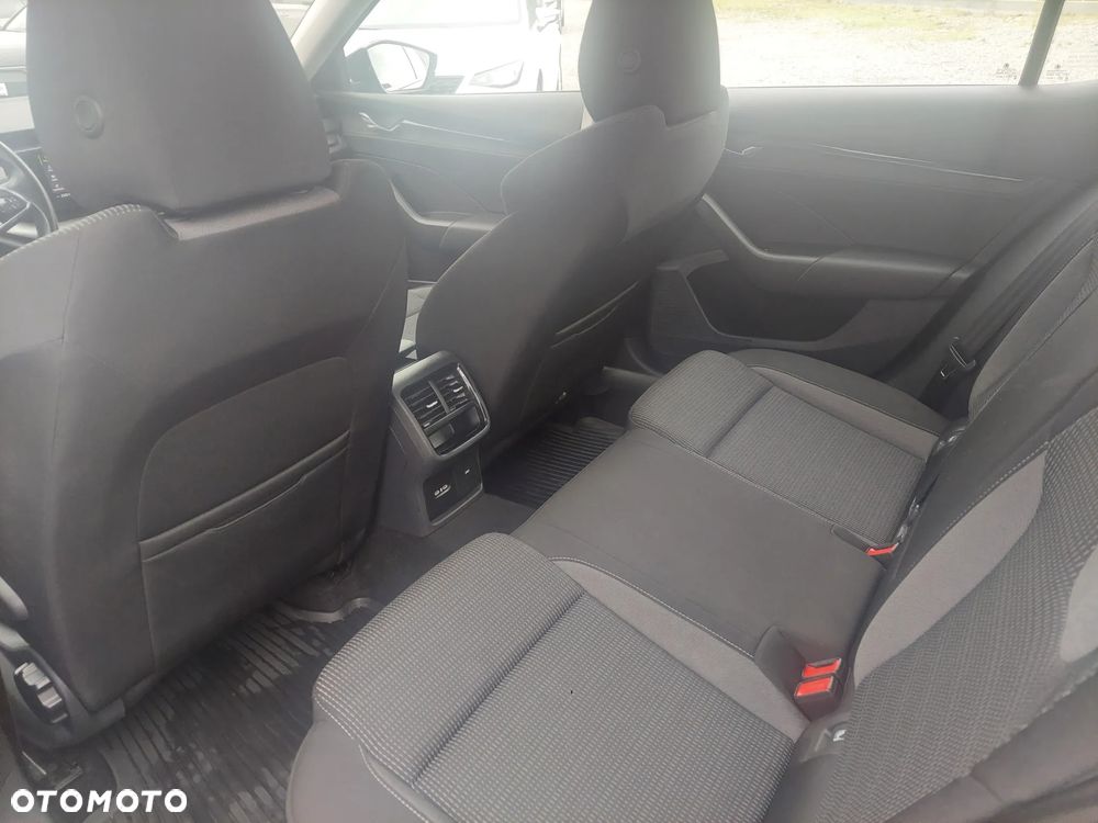 Skoda Octavia 2.0 TDI Ambition DSG - 25